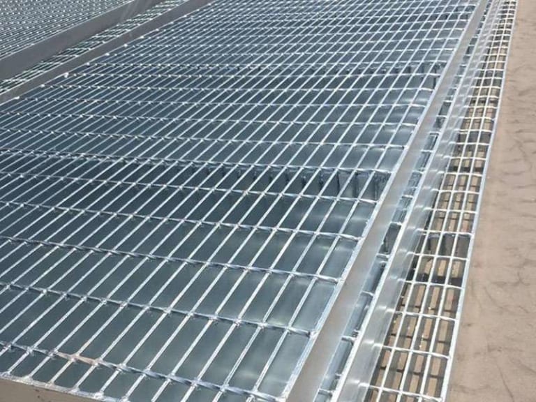 Tam-grating-inox-768x576