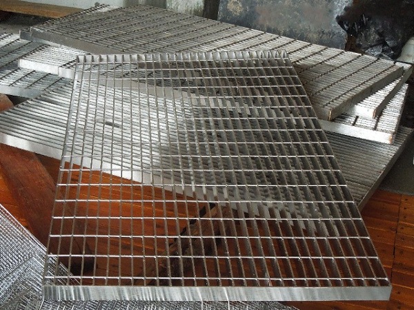 song chắn rác inox 304