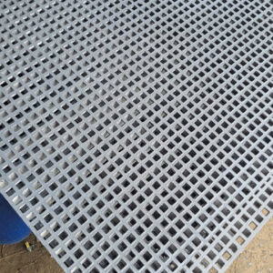 Tấm sàn grating composite frp kích thước 1220 x 2440 x 25 mm